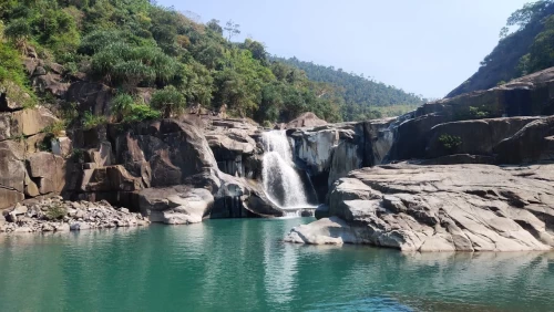 Vực Phun - Dòng thác thiên nhiên tuyệt đẹp tại Phú Yên