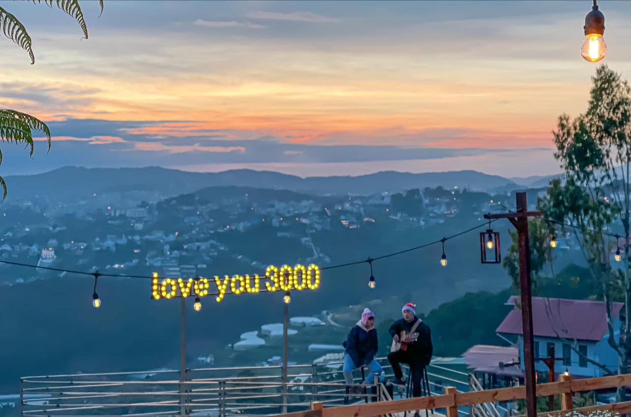 Hoàng Hôn 3000 BBQ & More – Quán nướng có view ngắm hoàng hôn cực đỉnh tại Đà Lạt