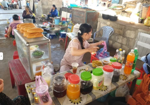 Ăn sáng chợ Tam Thanh Phú Quý