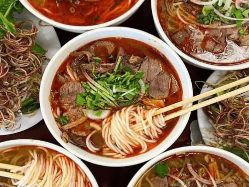 Bún Bò Huế Hương – Hương Vị Miền Trung Giữa Lòng Phố Núi Đà Lạt
