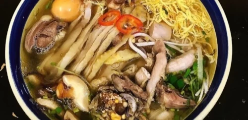 Bún Thang Bà Tổng – Tô bún đậm hồn Hà Nội giữa lòng phố cổ