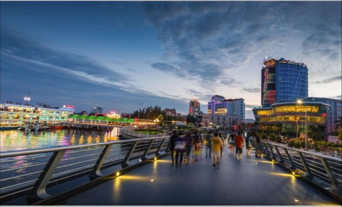 Cầu Đi Bộ Ninh Kiều- Địa điểm check in lãng mạn nhất Cần Thơ