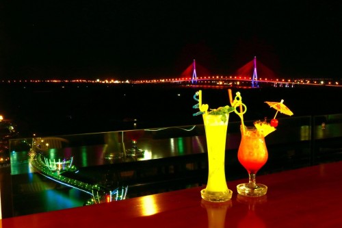 Riverside Sky Bar – Ngắm toàn cảnh bến Ninh Kiều