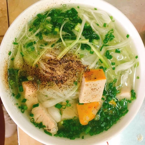 Bánh Canh Cô Hà – Món ăn dân dã níu chân du khách tại Nha Trang