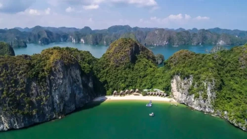 Bãi biển Vạn Bội – Nơi dừng chân lý tưởng giữa vịnh Lan Hạ
