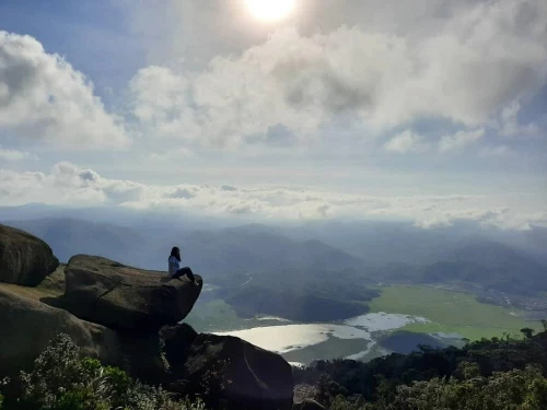 Trekking Núi Đá Bia – Chinh phục “Ngón tay trời” giữa đất Phú Yên