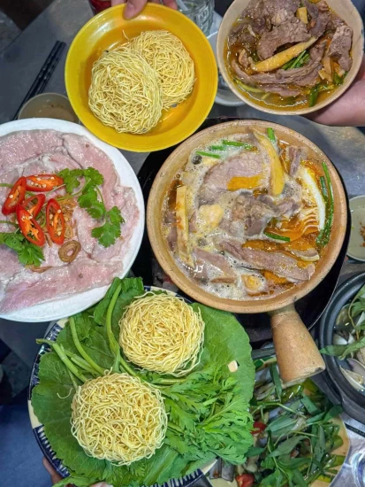 Lẩu Bò Nồi Đất Truyền Thống Giữa Lòng Quận 10 – Quán Cũ Mà Chất ở Hồ Bá Kiện