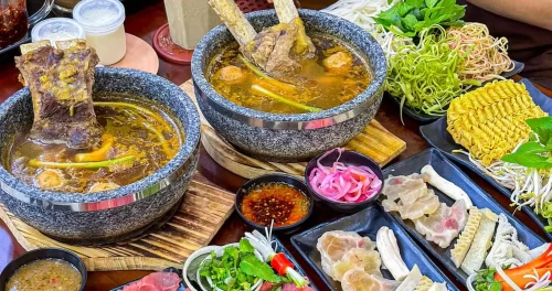 Bún Bò Thố Đá Bếp Ông Lập – Hương vị Huế đậm đà trong chiếc thố nghi ngút khói giữa lòng Sài Gòn
