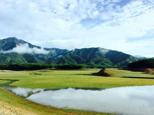 Hồ Hòa Trung – Đồng cỏ châu Âu giữa lòng Đà Nẵng