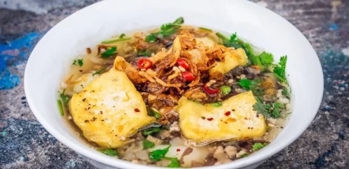 Bánh Đúc Nóng Ngõ Hội Vũ – Hương Hà Nội giữa lòng Phú Nhuận