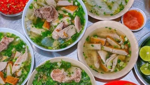 Bánh Canh Lòng Cá – Trứng Cá Cô Tám: Đặc sản bình dân, hương vị khó quên giữa lòng Nha Trang