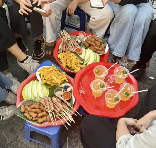 Nem Chua Nướng Cô Phượng – Hương vị tuổi trẻ giữa lòng Hà Nội