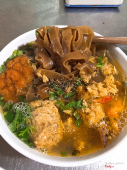 Bánh Đa Cua Cầu Đất – Tô bánh đa đậm chất Hải Phòng giữa phố xưa