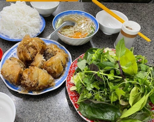 Quán Nga Nem Cua Bể – Tinh Hoa Ẩm Thực Đất Cảng Gói Gọn Trong Một Miếng Nem