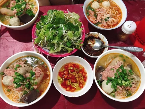 Bún Bò Huế Bà Gái – Địa chỉ lâu năm níu chân thực khách giữa lòng đất cố đô