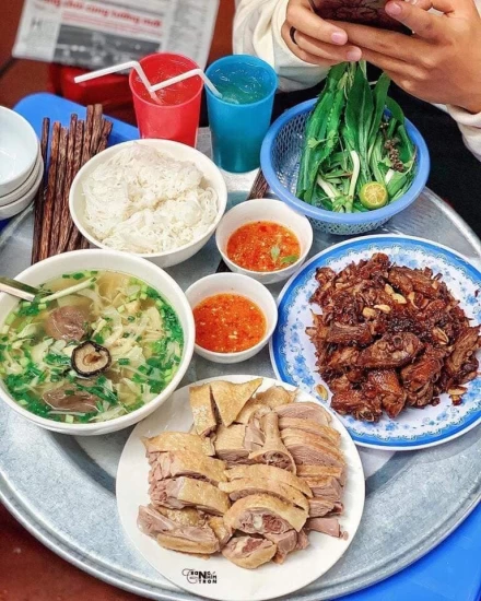 Ngan Cháy Tỏi Thủy Lương – Hương vị ngan đậm đà giữa lòng phố cổ Hà Nội