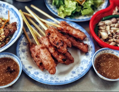 Nem lụi Bà Tý – Hương vị Huế đậm đà giữa lòng phố cổ