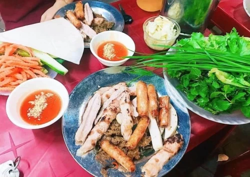 Nem nướng Minh Hiếu – Hương vị Phan Thiết đậm đà trong từng xiên nướng