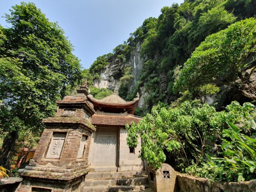 Chùa Bích Động – Ngôi chùa hang cổ kính trong lòng di sản