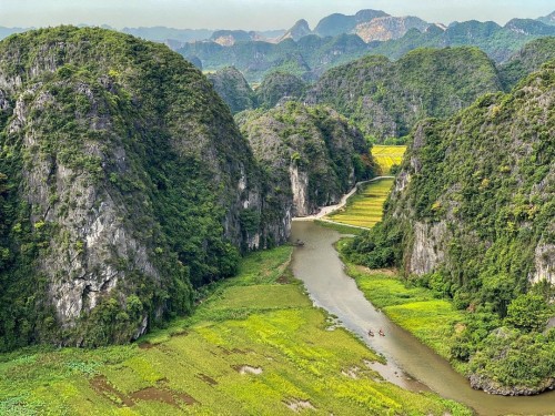 Tam Cốc Bích Động - Cảnh sắc thơ mộng xứng danh 'Nam thiên đệ nhị động'