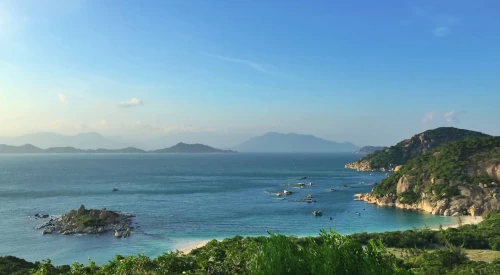 Bãi biển Nhà Cũ Cam Ranh – Viên ngọc ẩn mình giữa biển trời Nam Trung Bộ
