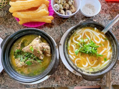Bánh Canh Cá Lóc A Kay 7 – Hương vị đậm đà giữa sương mù Măng Đen