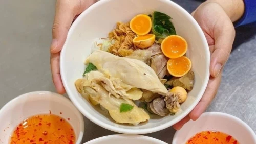 Bánh Ướt Lòng Gà Thảo – Món Ngon Trứ Danh Khi Đến Đà Lạt
