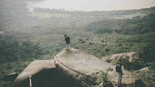 Cà phê Hòn Đá Thuyền – “Ngã rẽ” sống ảo sang chảnh trên đèo Hải Vân