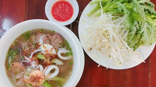 Hủ Tiếu Mực Tư Hường – Hương vị biển khơi đậm đà giữa lòng Phú Quốc
