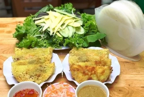 Bánh Xèo Bình Định – Nẫu Ơi: Món ngon miền đất võ giữa phố thị Sài Gòn