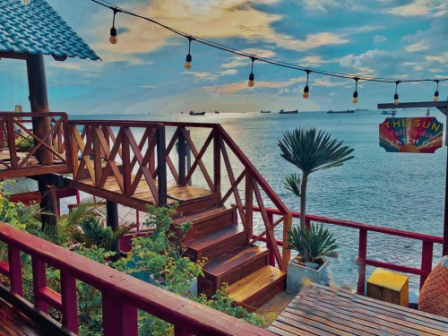 Beach Stop Lounge & Café - View biển ngắm hoàng hôn đầy sắc màu