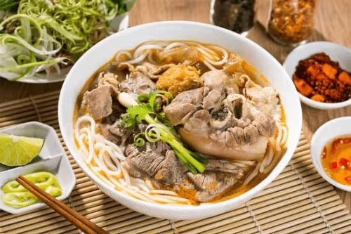 Bún Bò Huế Đông Ba – Hương vị cố đô giữa lòng Quận 1, Sài Gòn