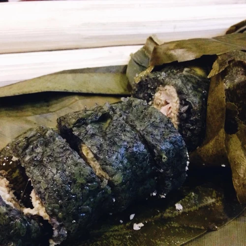 Bánh chưng đen Mường Lò - Đặc sản nổi tiếng của dân tộc người Thái