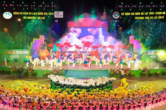 Sân khấu lễ khai mạc Lễ hội Festival hoa Đà Lạt 2014
