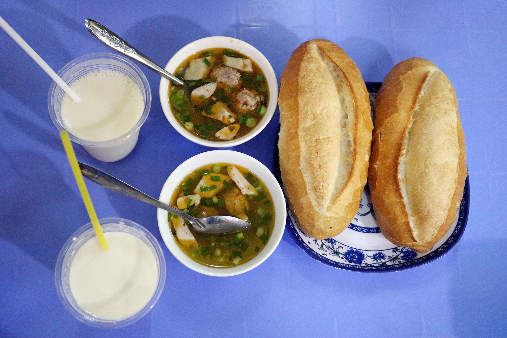 Bánh mì xíu mại Bé Linh – món ăn sáng không thể bỏ qua khi đến Đà Lạt