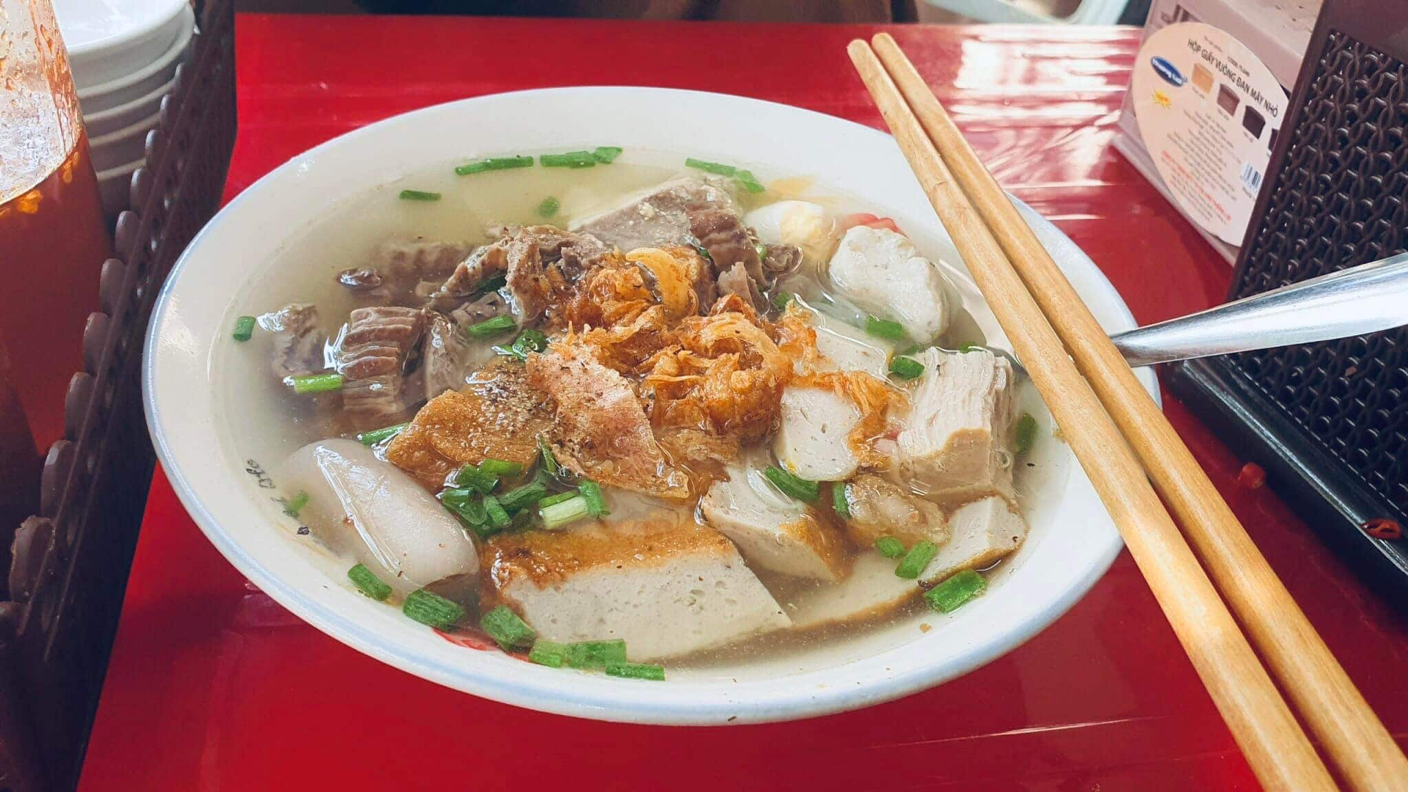 Bánh Canh Lòng Cá – Trứng Cá Cô Tám: Đặc sản bình dân, hương vị khó quên giữa lòng Nha Trang