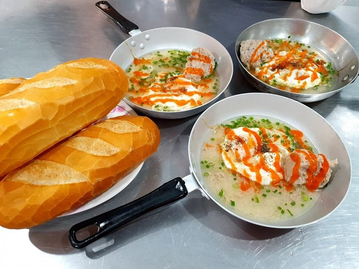 Bánh Mì Xíu Mại Chảo Tú Xương – Hương Vị Ấm Lòng Sáng Sớm Ở Vũng Tàu