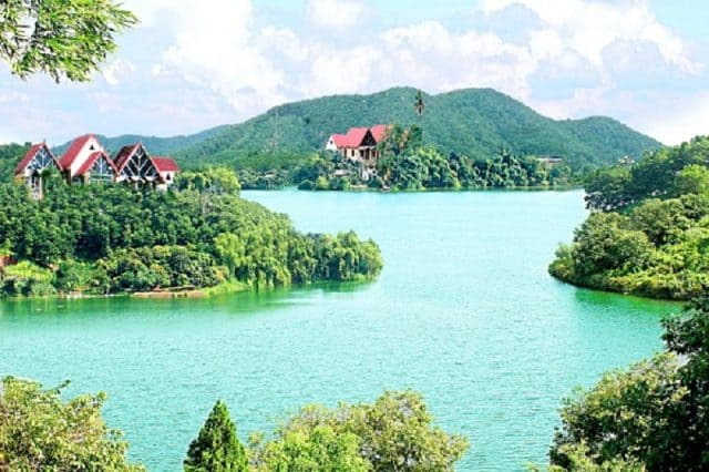 Đầm Ao Châu – Hạ Long thu nhỏ giữa núi đồi Phú Thọ