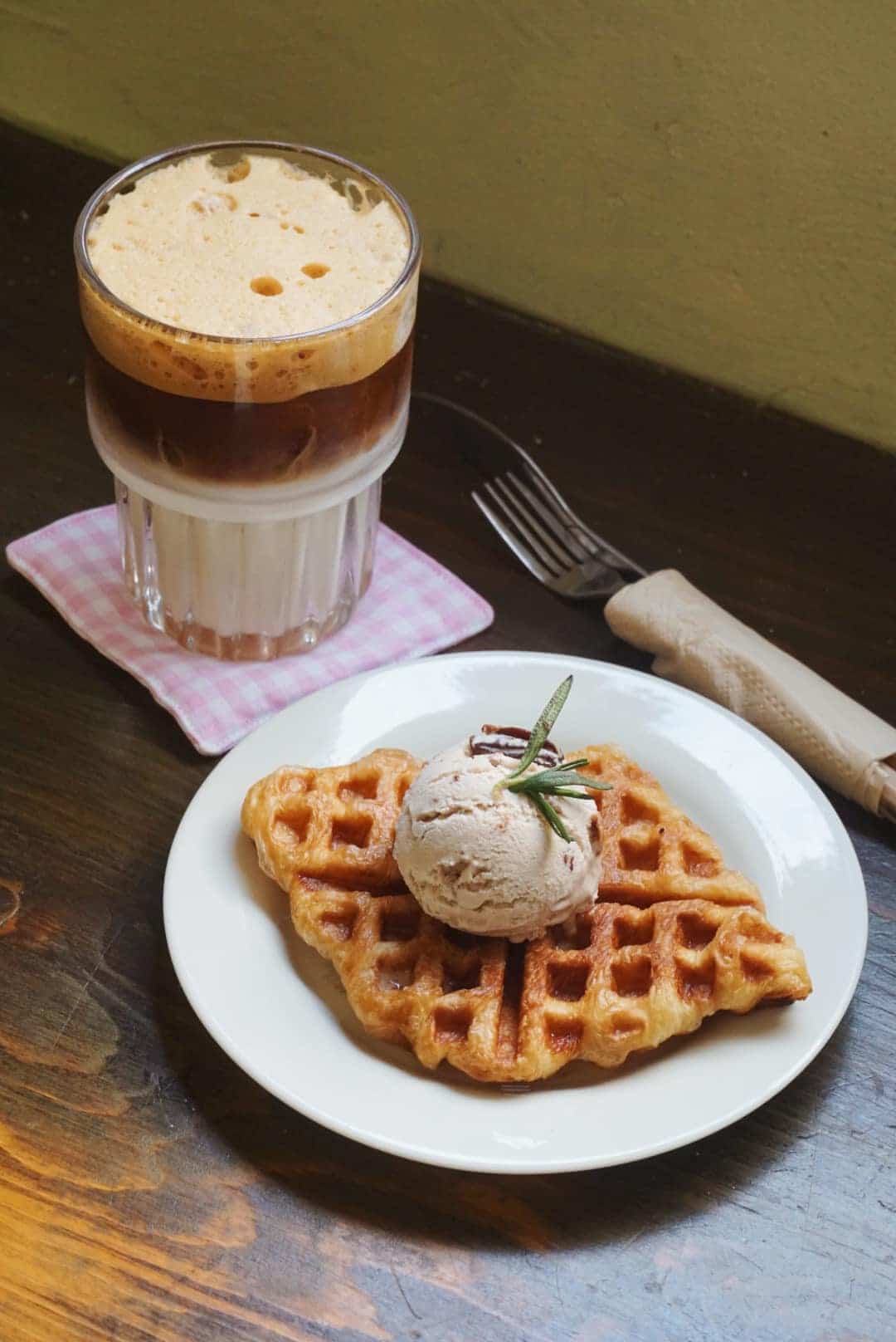 Bittersweet Cakery & Cafe – Thoát khỏi thực tại, lạc vào xứ sở cổ tích giữa lòng Sài Gòn