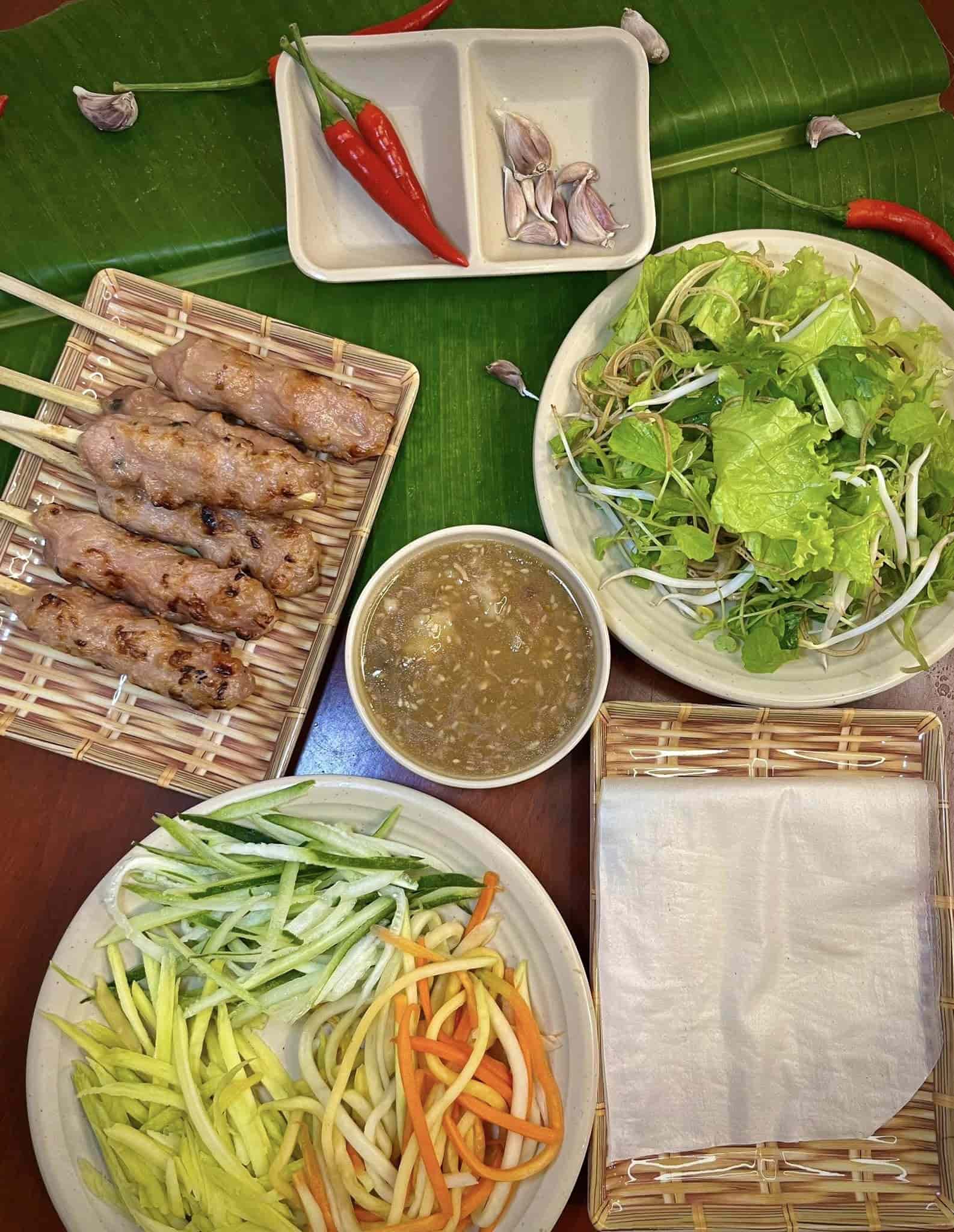 Nem lụi Bà Tý – Hương vị Huế đậm đà giữa lòng phố cổ