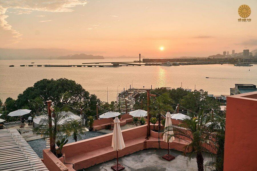 Cafe Đồi Mặt Trời – View toàn cảnh Hạ Long từ trên cao, nơi thời gian lắng lại