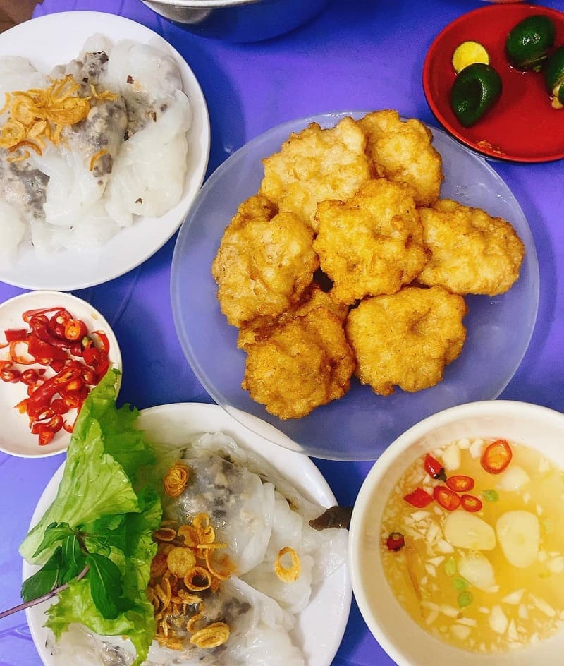 Bánh cuốn chả mực Gốc Bàng – Tinh hoa ẩm thực Hạ Long trong con ngõ nhỏ