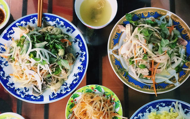 Cơm Gà Bà Thuận – Hương vị quê nhà giữa lòng phố cổ Hội An