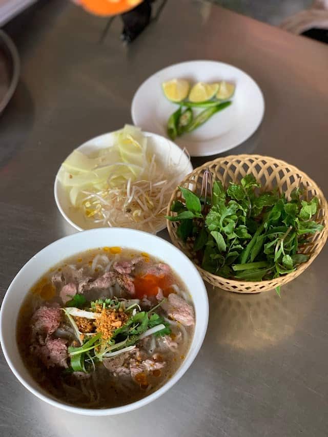 Phở Liến Nga – Nét tinh tế trong tô phở sáng giữa lòng phố cổ Hội An