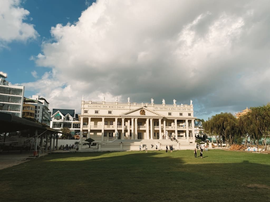 Nhà thờ Don Bosco – Công trình kiến trúc mang đậm dấu ấn tâm linh giữa lòng Đà Lạt