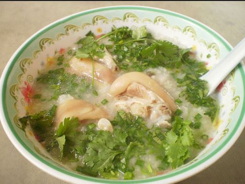 Cháo Giò Heo Bà Mười – Hương Vị Quen Thuộc Giữa Lòng Nha Trang