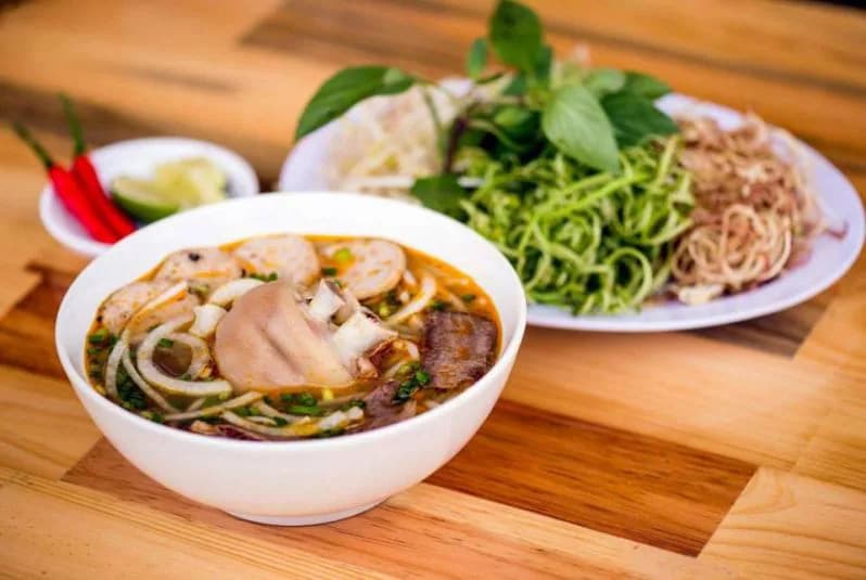 Bún Bò Huế Hương – Hương Vị Miền Trung Giữa Lòng Phố Núi Đà Lạt