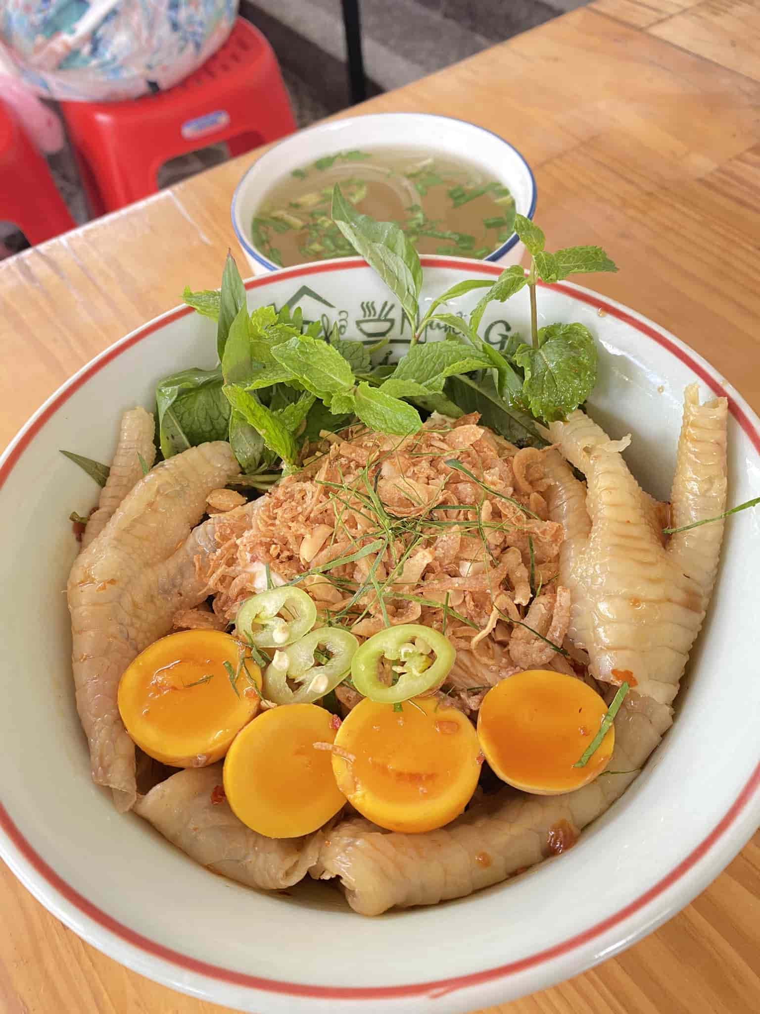 Phở Miến Nguyễn Gia – Chỉ Một Món Gà, Mà Ghi Dấu Giữa Trăm Ngàn Hương Vị Đà Lạt