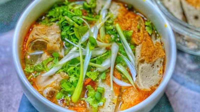 Bánh Canh Lòng Cá – Trứng Cá Cô Tám: Đặc sản bình dân, hương vị khó quên giữa lòng Nha Trang