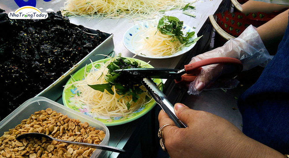 Gỏi bò khô Hưng Thịnh – Món Ăn Vặt “Gây Nghiện” Giữa Lòng Nha Trang